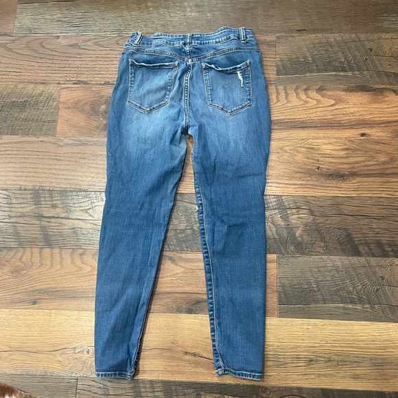 Cute skinny jeans. Brand: Wax Jean, Size: 11/33. Does have one patch ripped. - Picture 2 of 3